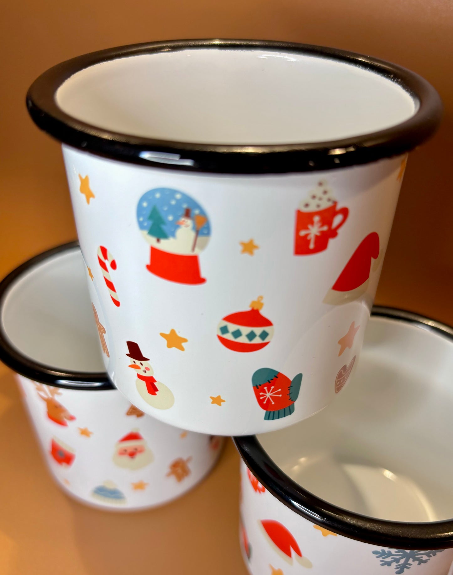 Tasses en métal